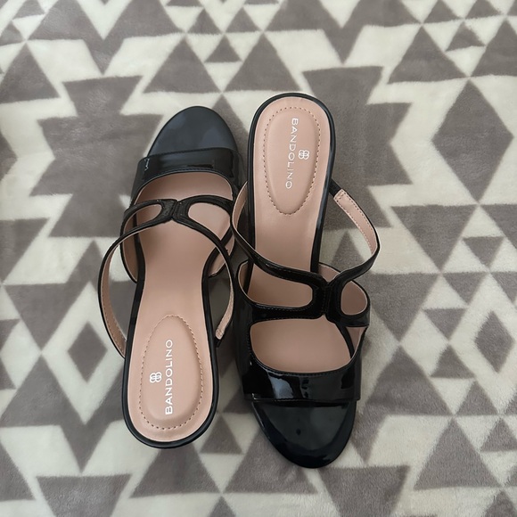 Bandolino Women's Glossy Black Sandals - Picture 2 of 5